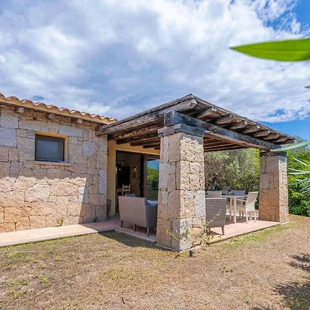 Punta Molara, Garden And Terrace, 900m From The Sea Appartamento